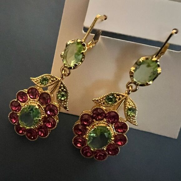 🌺 Betsey Johnson crystal flower stunning dangle earrings 🌺 - Picture 1 of 7